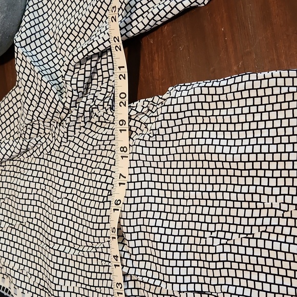 EUC Black and White Blouse (222) - Picture 3 of 7